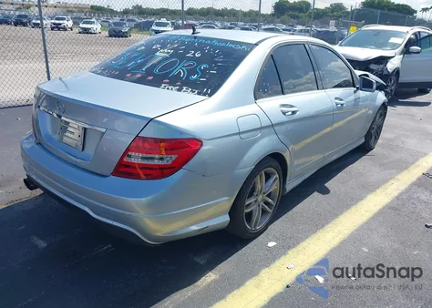 2013 Mercedes-Benz C 250 Luxury/Sport из США, поврежденный, VIN WDDGF4HB8DR272457